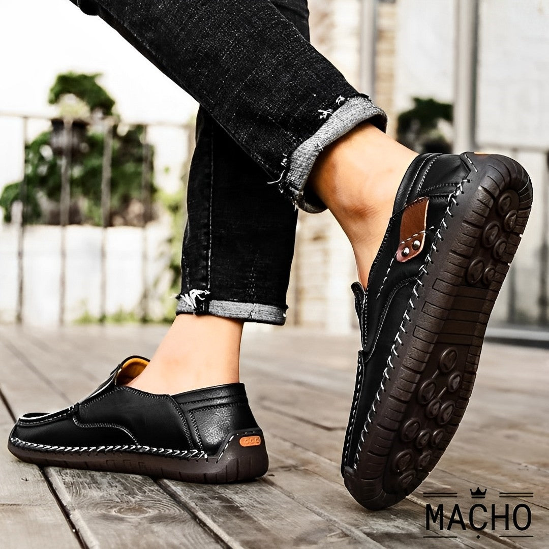 Sapatilha masculina, Sapatilhas elegantes, Moda casual, Sapatilhas de couro, Sapatilhas de camurça, Sapatilhas urbanas, Sapatilhas de marca, Estilo refinado, Tendências em calçados, Sapatilhas casuais, Sapatilhas para eventos, Sapatilhas de alta qualidade, Sapatilhas minimalistas, Sapatilhas versáteis, Sapatilhas para o escritório, Sapatilhas para ocasiões especiais