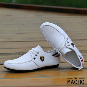 Sapatilha masculina, Sapatilhas elegantes, Moda casual, Sapatilhas de couro, Sapatilhas de camurça, Sapatilhas urbanas, Sapatilhas de marca, Estilo refinado, Tendências em calçados, Sapatilhas casuais, Sapatilhas para eventos, Sapatilhas de alta qualidade, Sapatilhas minimalistas, Sapatilhas versáteis, Sapatilhas para o escritório, Sapatilhas para ocasiões especiais