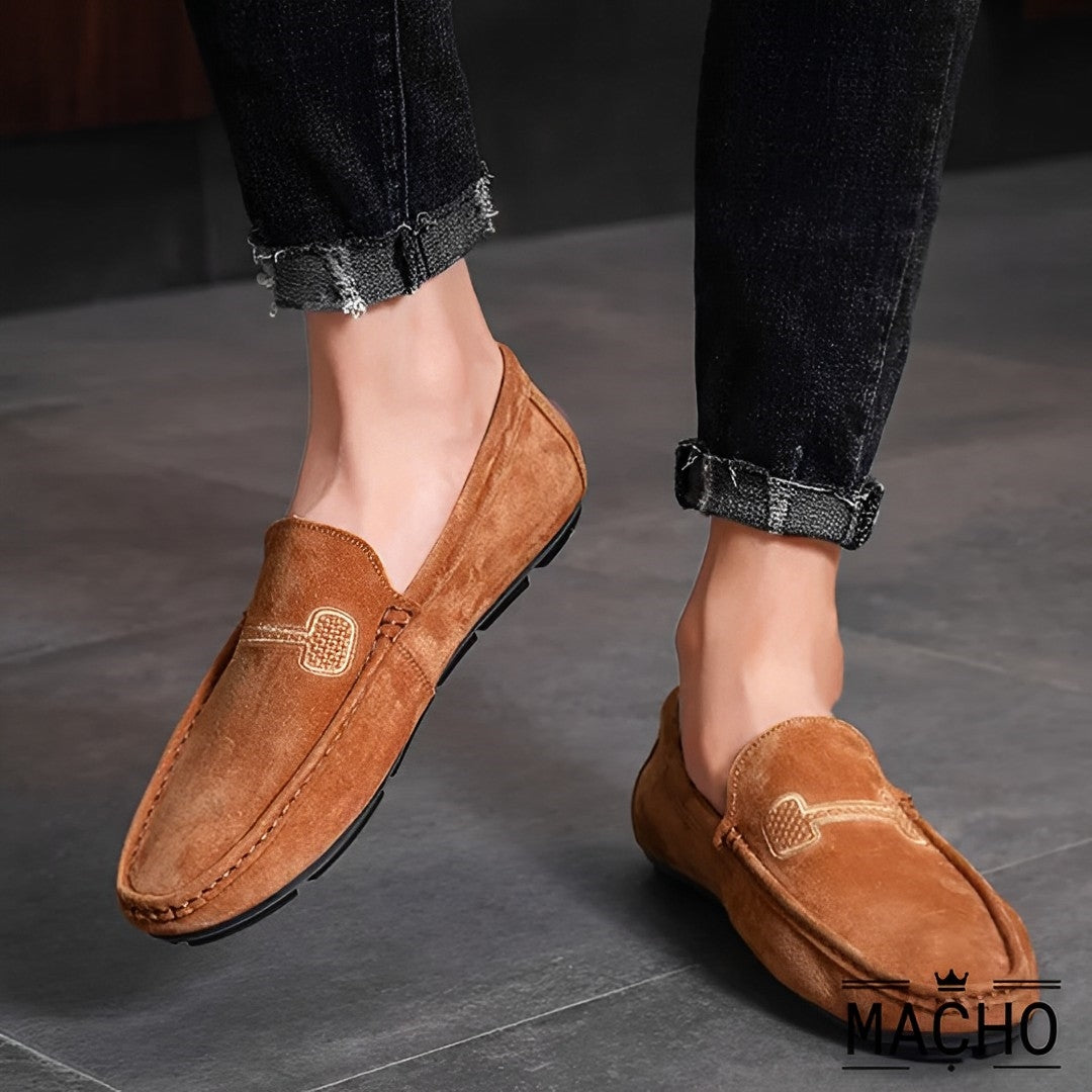 Sapatilha masculina, Sapatilhas elegantes, Moda casual, Sapatilhas de couro, Sapatilhas de camurça, Sapatilhas urbanas, Sapatilhas de marca, Estilo refinado, Tendências em calçados, Sapatilhas casuais, Sapatilhas para eventos, Sapatilhas de alta qualidade, Sapatilhas minimalistas, Sapatilhas versáteis, Sapatilhas para o escritório, Sapatilhas para ocasiões especiais